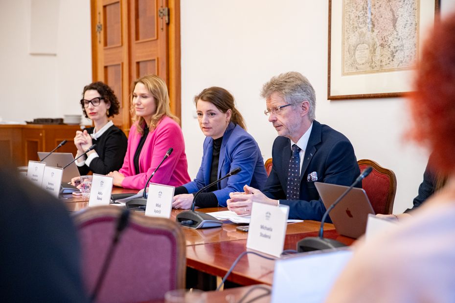Společně proti násilí – konference v Senátu Společně proti násilí - konference v Senátu