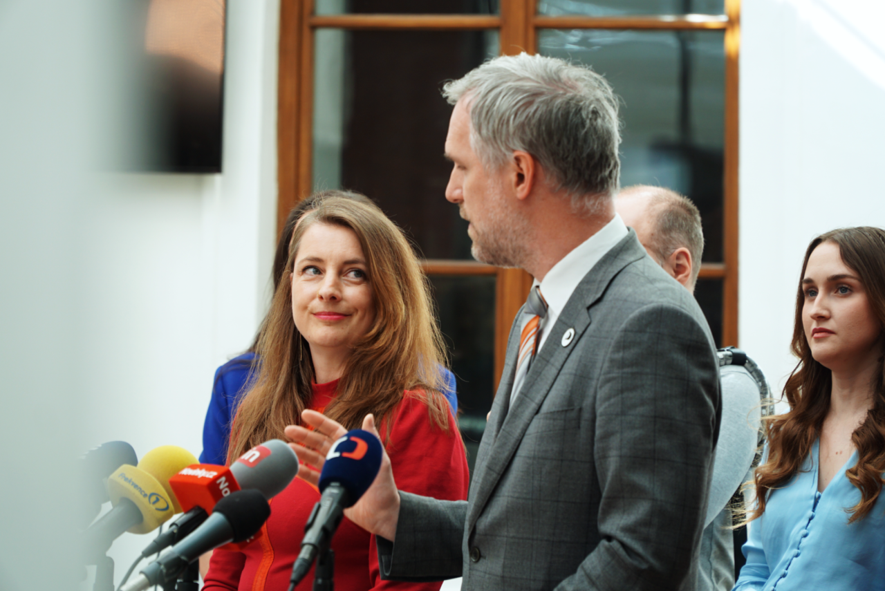 Senátorka Adéla Sucharda Šípová a předseda České pirátské strany Zdeněk Hřib.